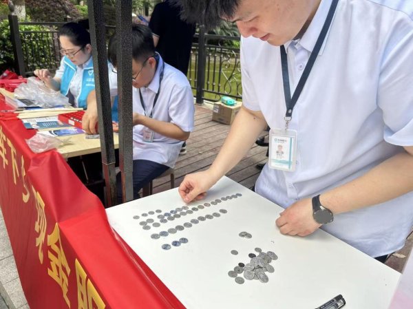 股票配资信息 现金服务进万家, 暖心便民零距离